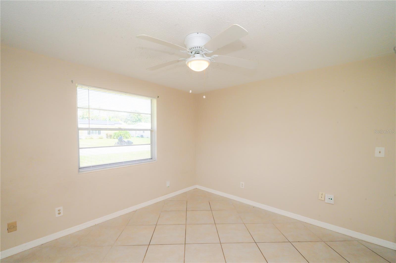 Image 13 of 35 For 1306 Golfview Drive
