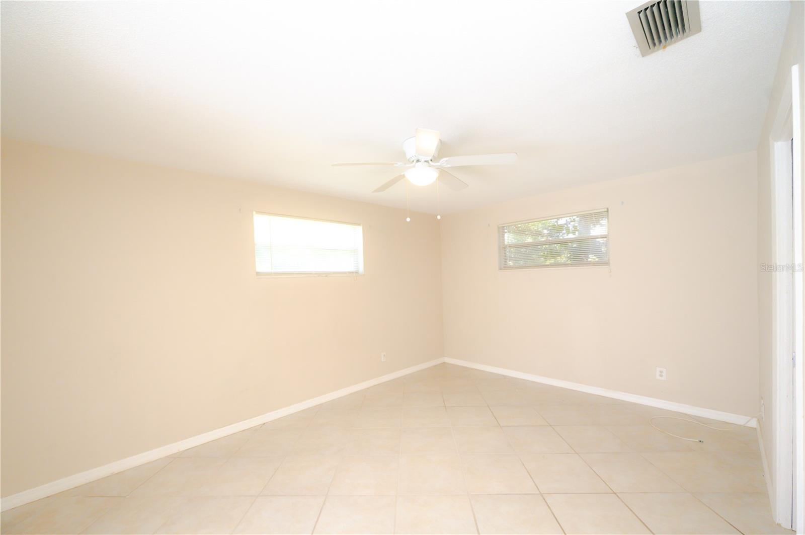 Image 17 of 35 For 1306 Golfview Drive