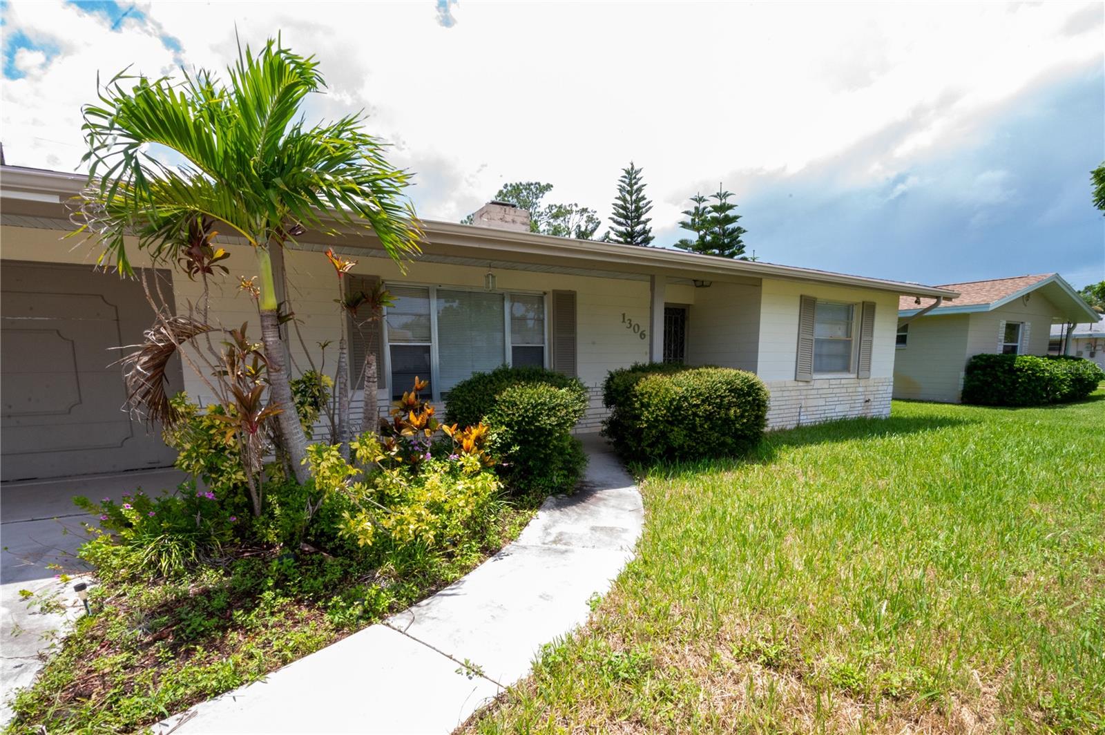 Image 2 of 35 For 1306 Golfview Drive