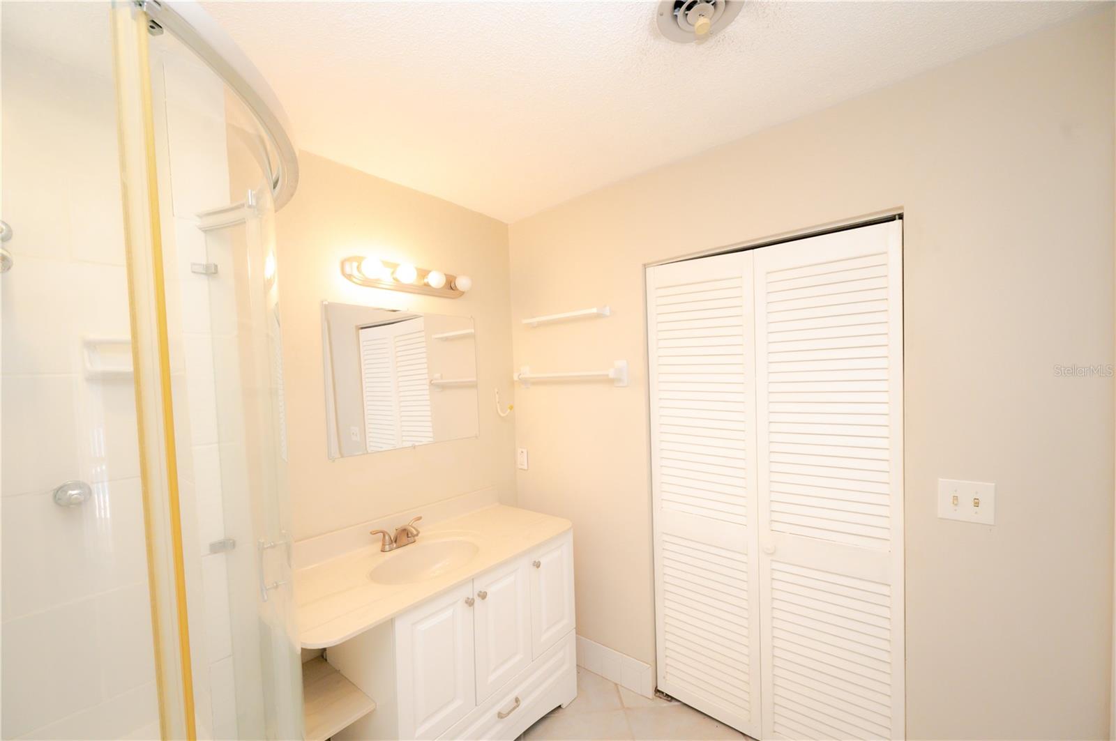 Image 20 of 35 For 1306 Golfview Drive