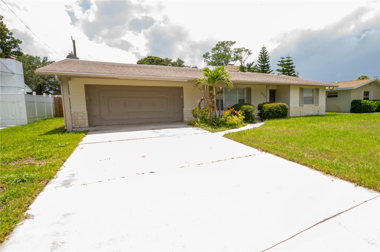 Image 3 of 35 For 1306 Golfview Drive