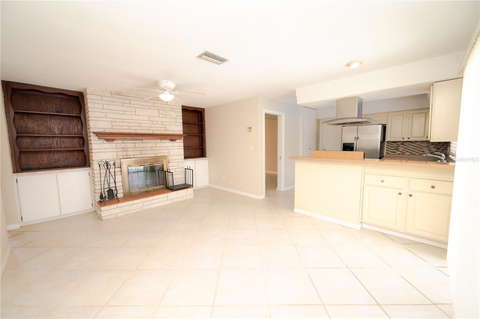 Image 7 of 35 For 1306 Golfview Drive