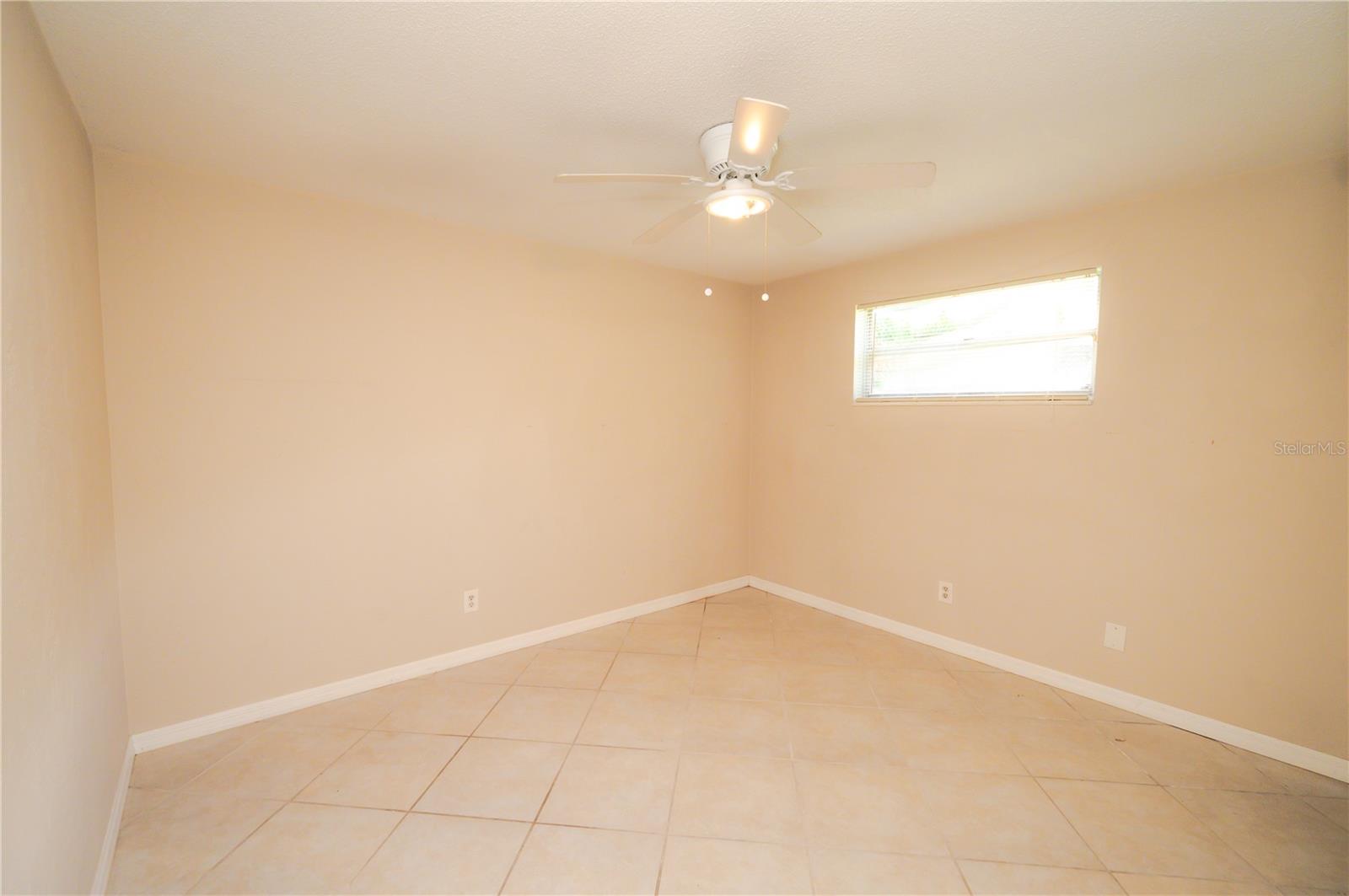 Image 9 of 35 For 1306 Golfview Drive