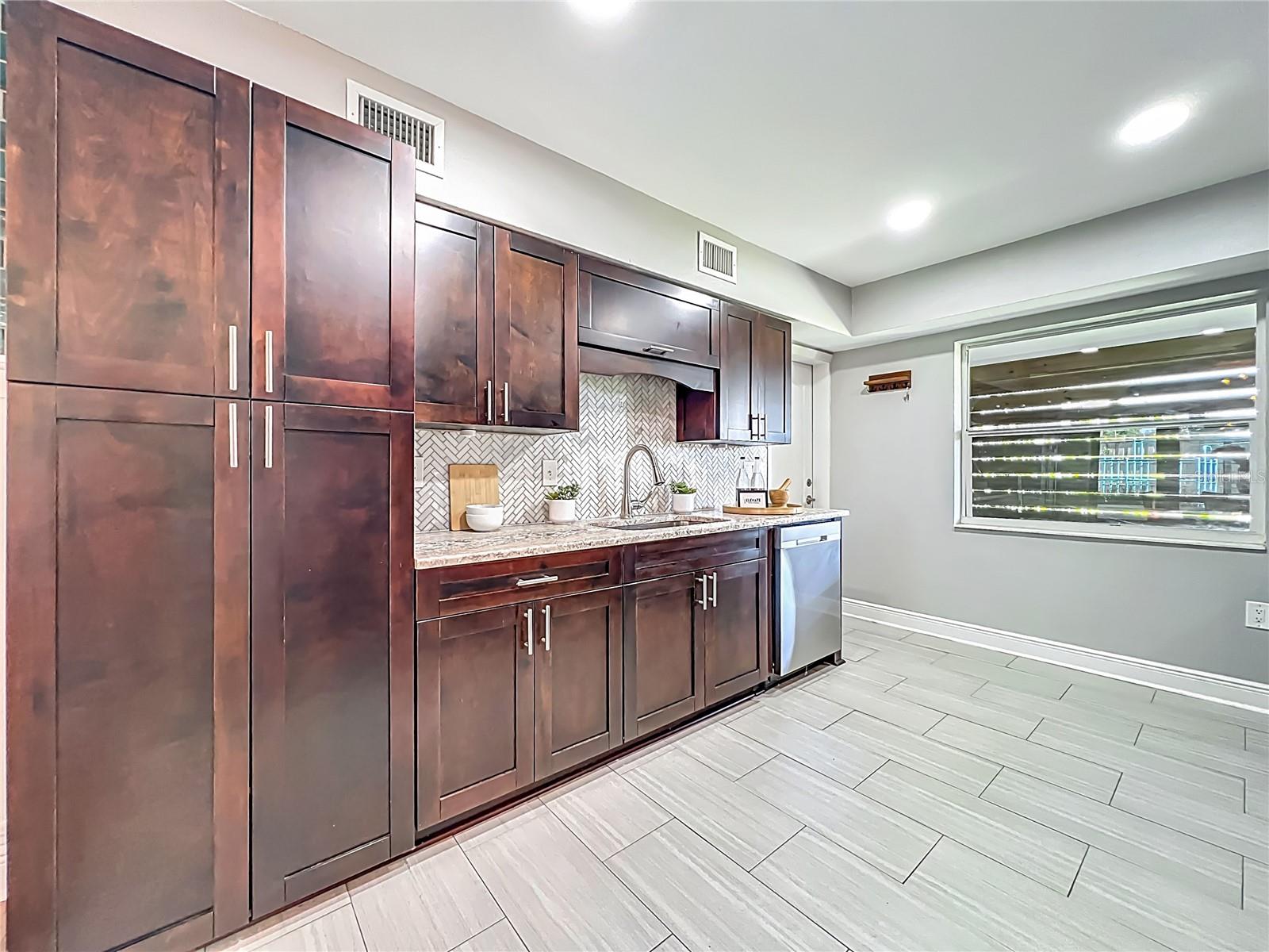 Image 10 of 34 For 1792 Killarney Drive