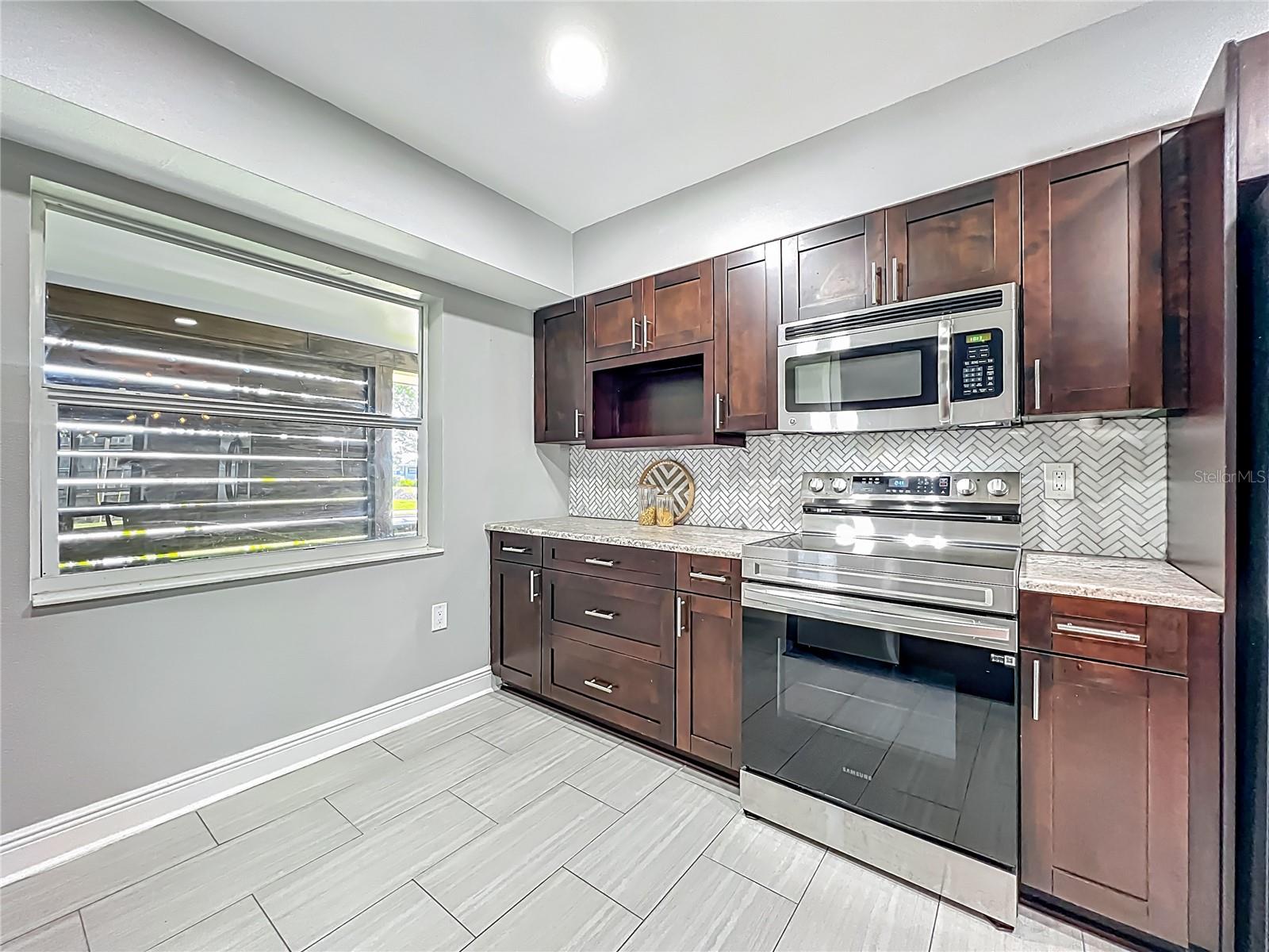 Image 11 of 34 For 1792 Killarney Drive