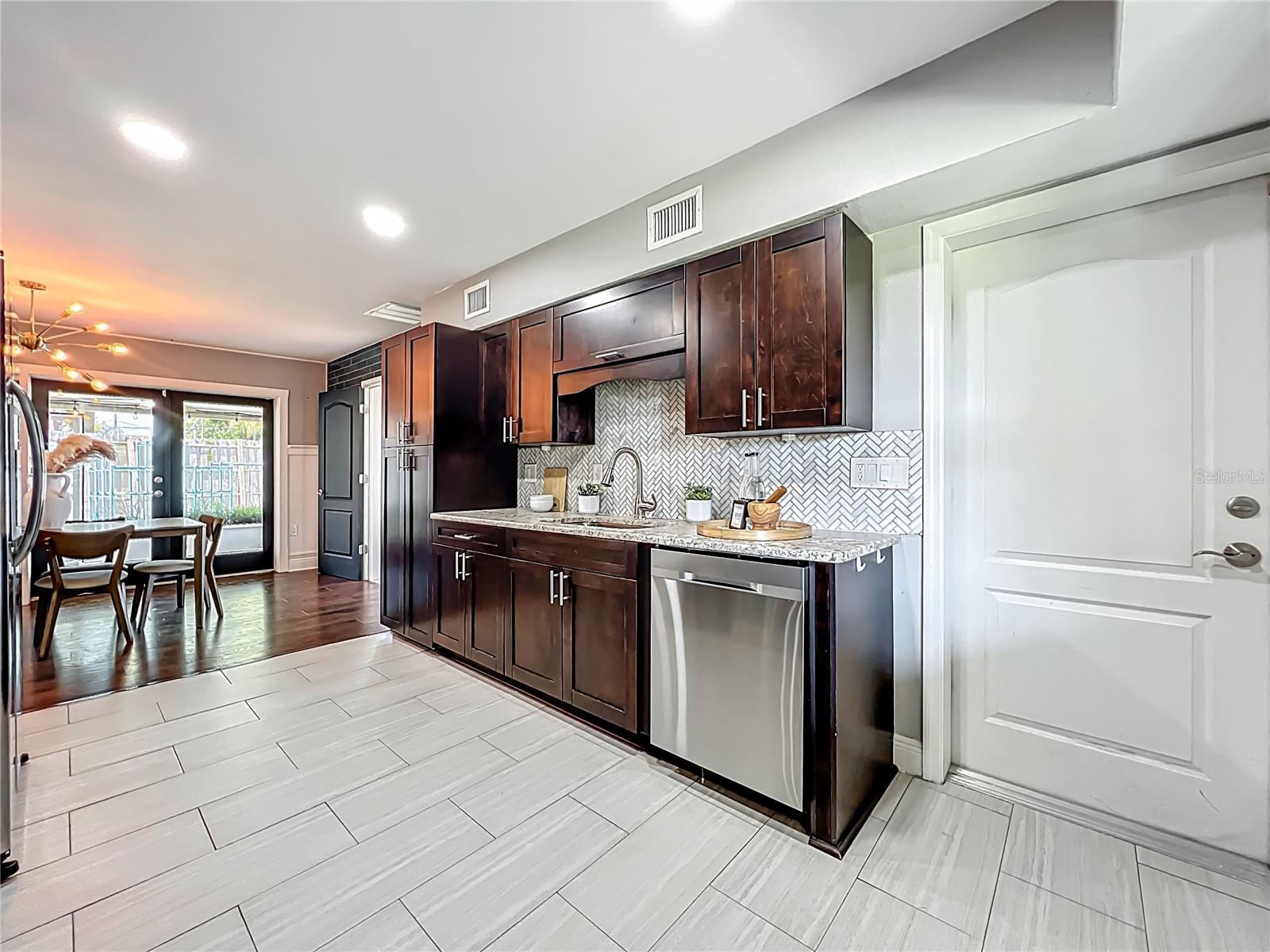 Image 12 of 34 For 1792 Killarney Drive