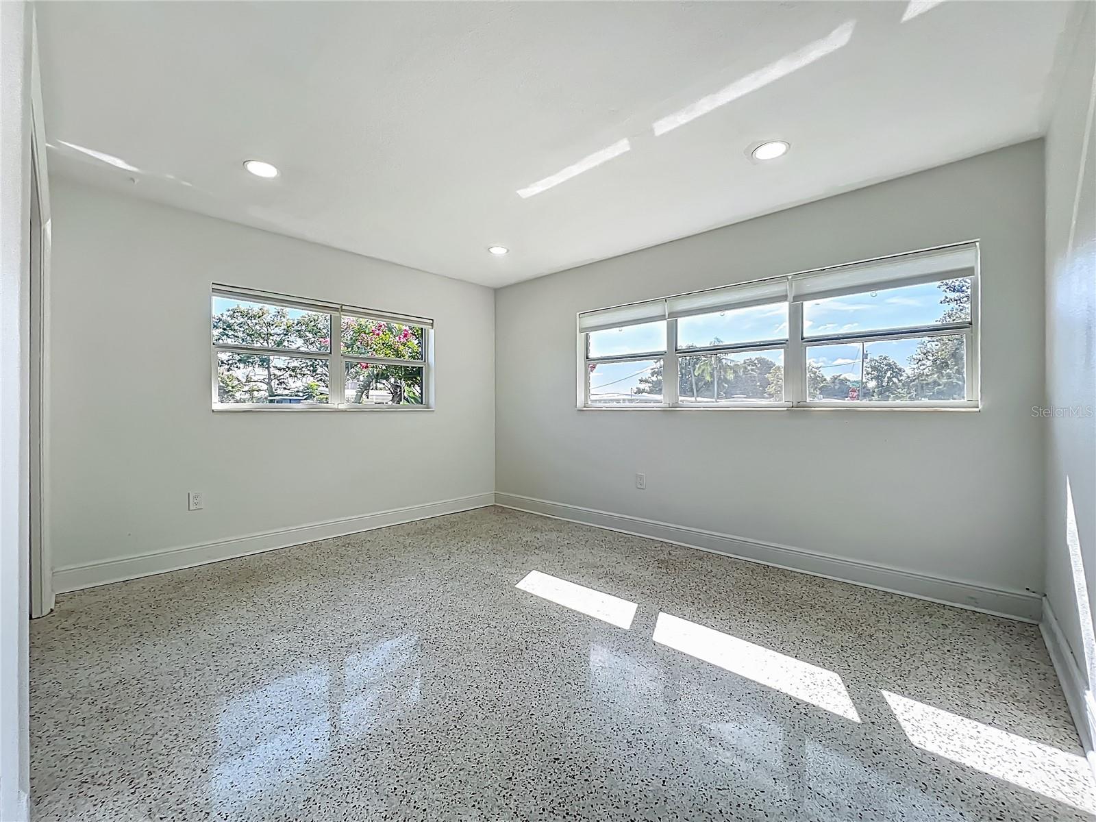 Image 23 of 34 For 1792 Killarney Drive