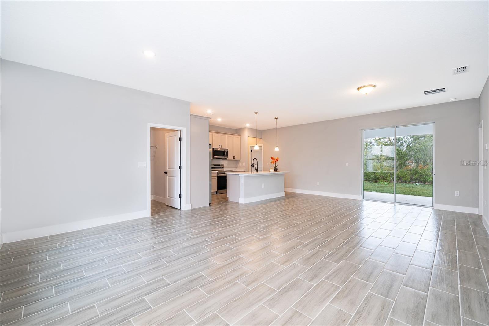 Image 6 of 11 For 15321 43rd Avenue Road