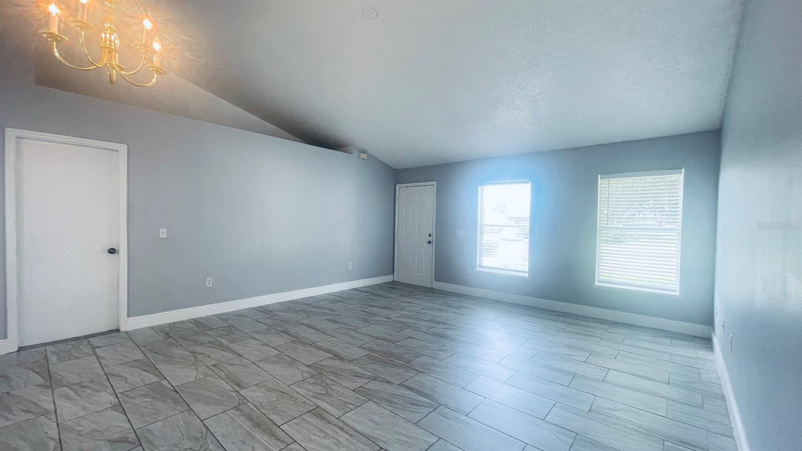 Image 3 of 30 For 729 Del Rio Way