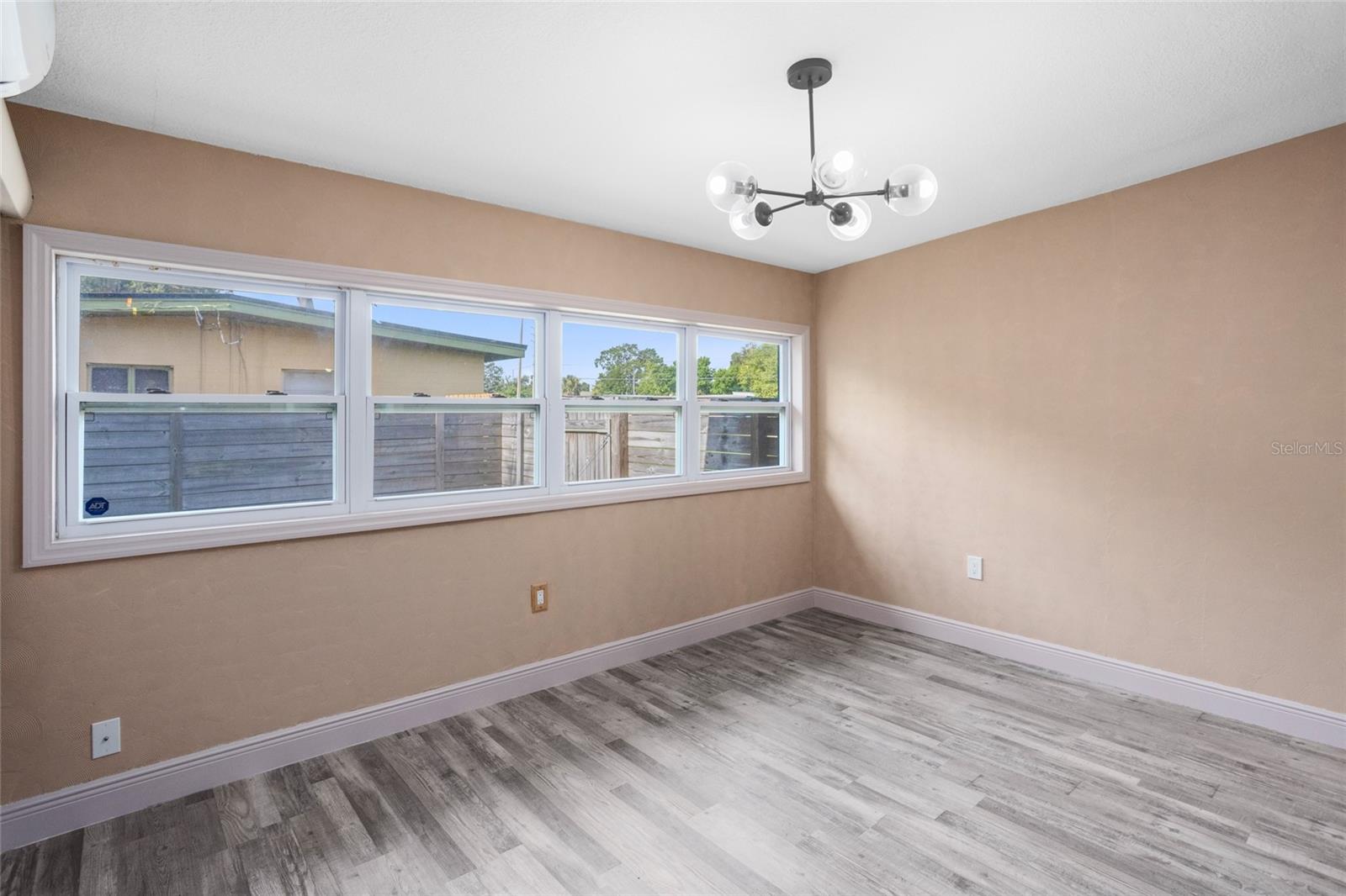 Image 13 of 39 For 539 Tampa Avenue