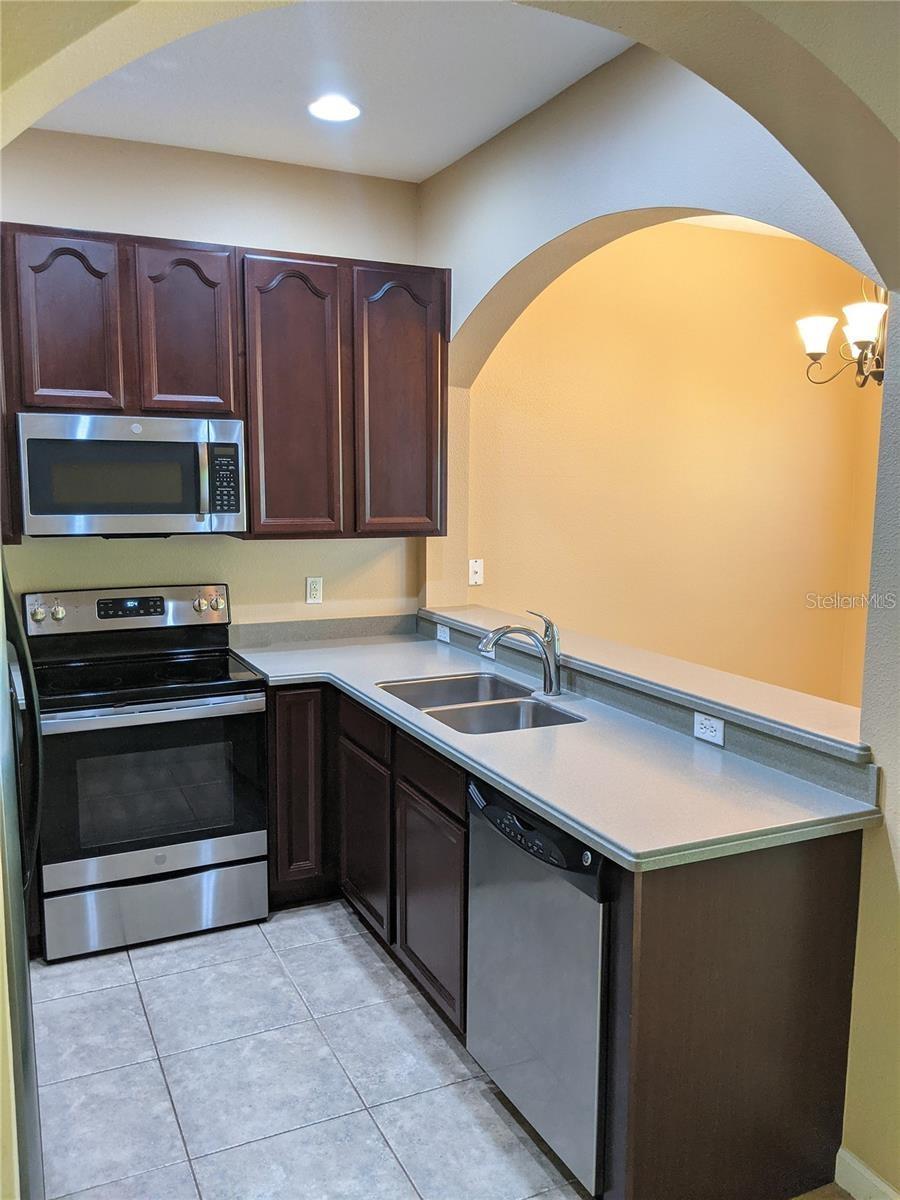 Image 3 of 25 For 10272 Park Commons Drive