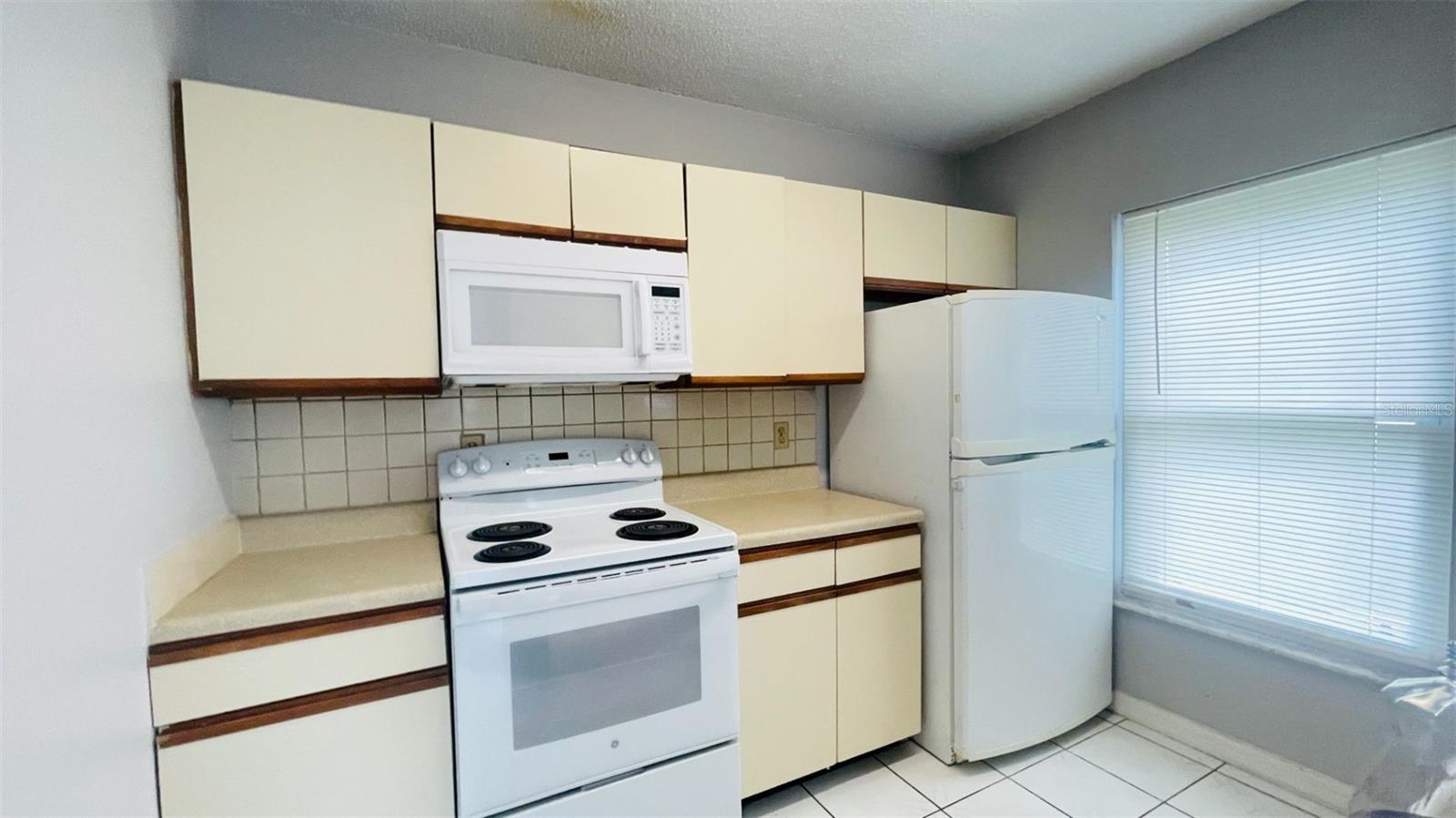 Image 4 of 13 For 1613 Little River Drive 7
