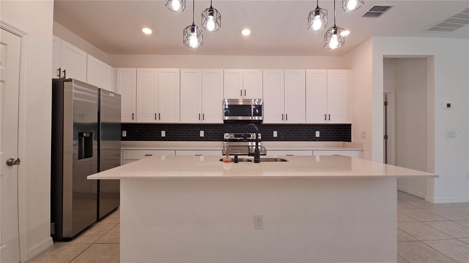 Image 3 of 22 For 722 Lemon Avenue