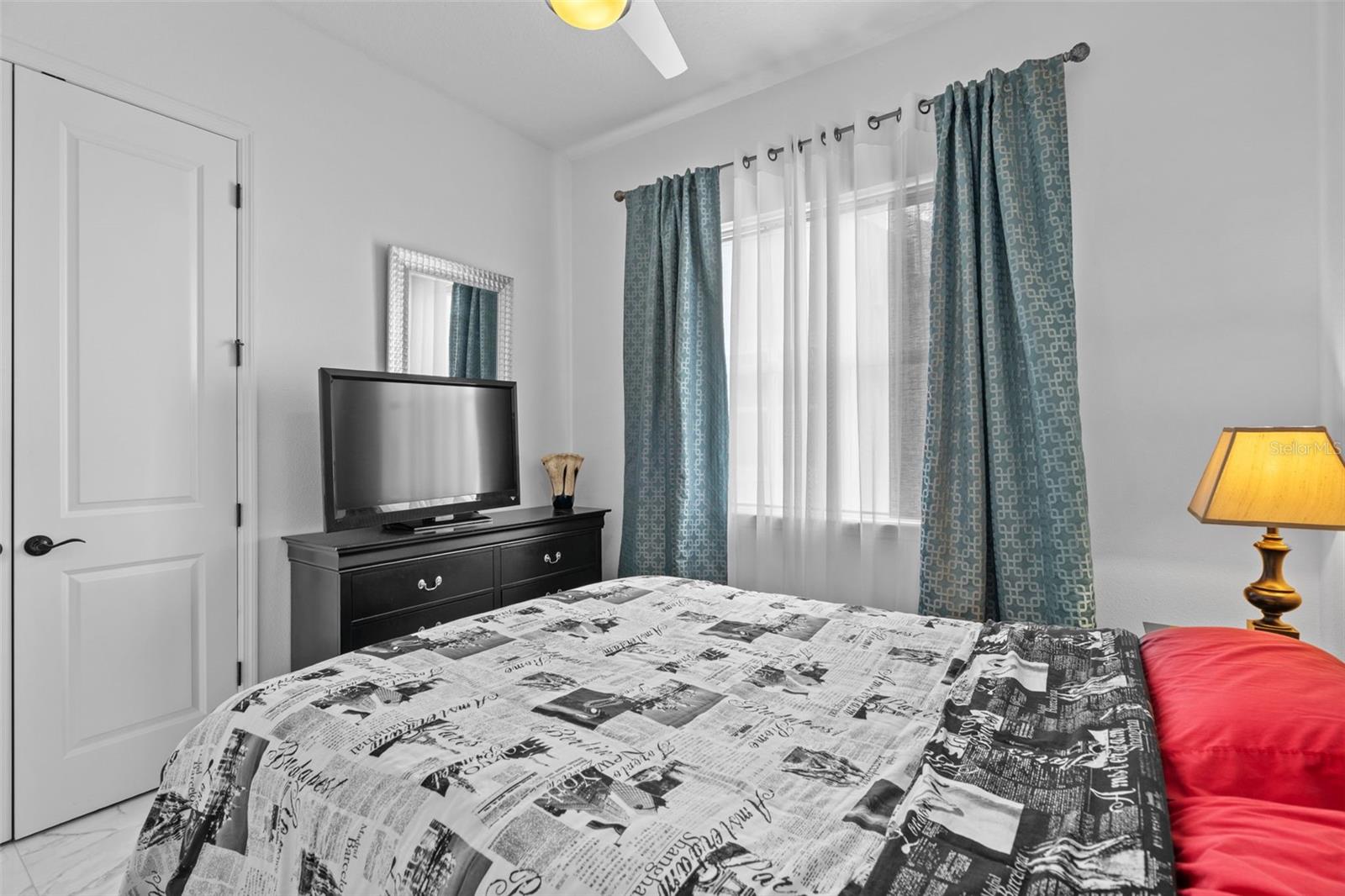 Image 31 of 44 For 13812 Eliot Avenue
