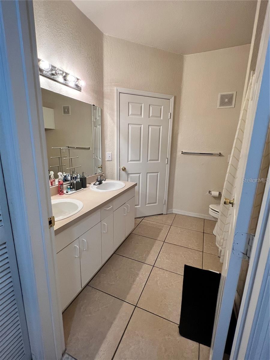 Image 5 of 17 For 3593 Conroy Road 416