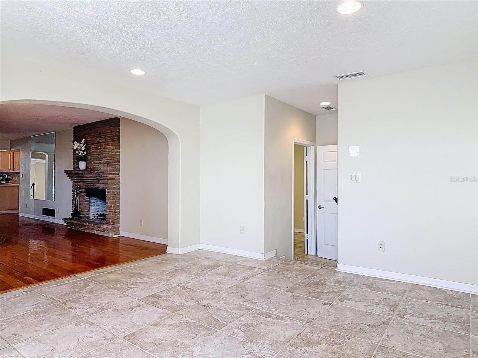 Image 11 of 94 For 2306 Halifax Drive