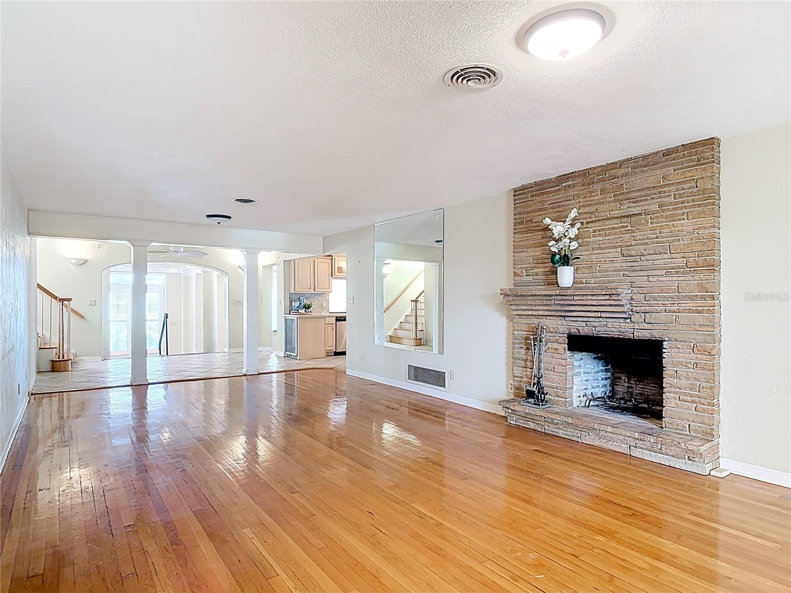 Image 15 of 94 For 2306 Halifax Drive
