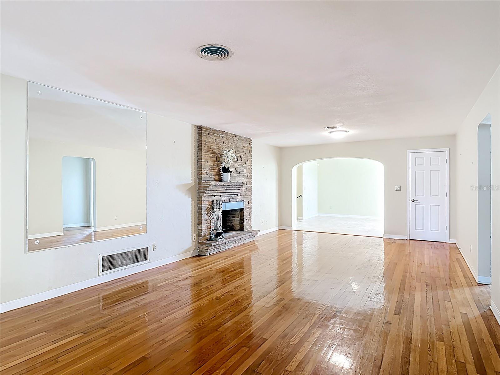 Image 16 of 94 For 2306 Halifax Drive