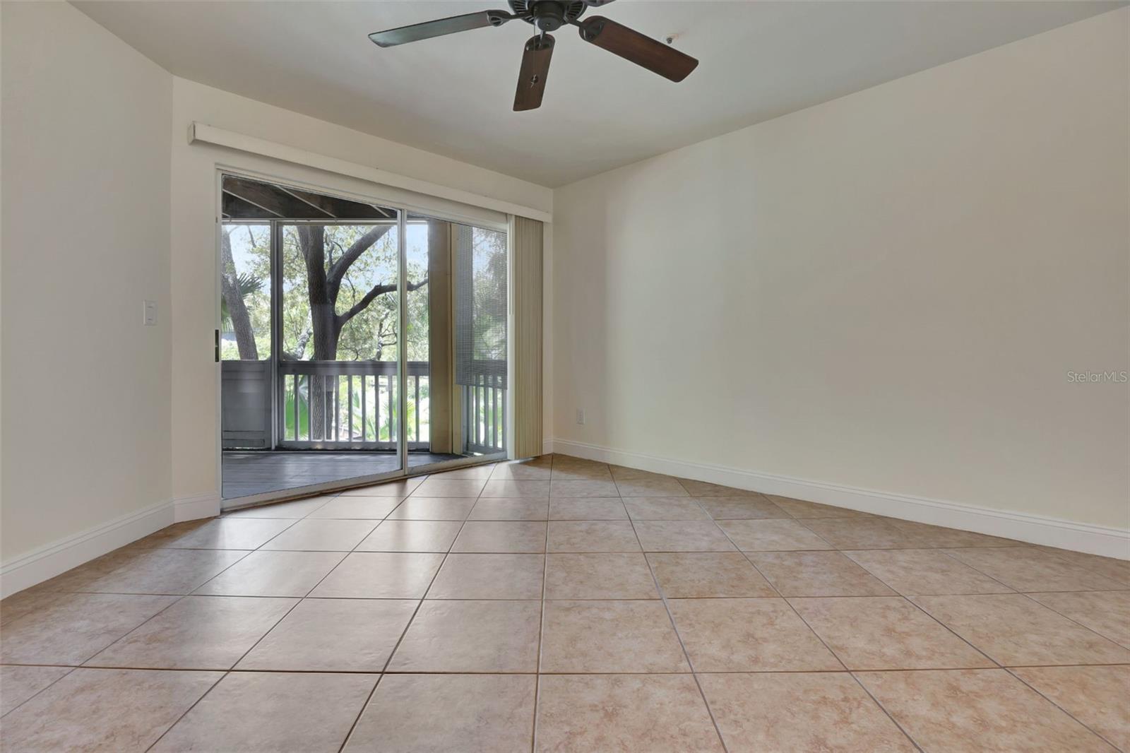 Image 7 of 39 For 478 Pin Oak Place 204