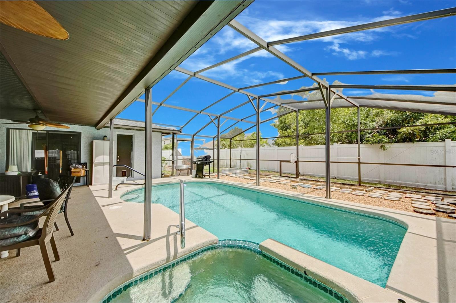 Image 2 of 24 For 618 Parakeet Court