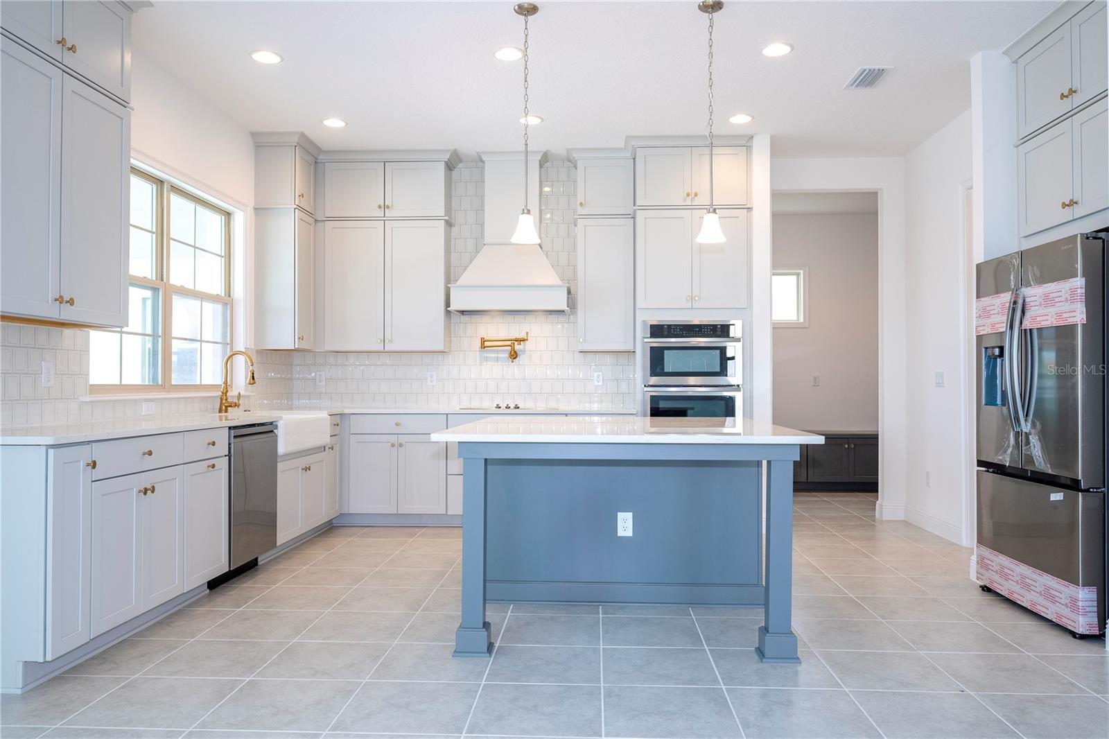 Image 13 of 76 For 13735 Larkton Lane
