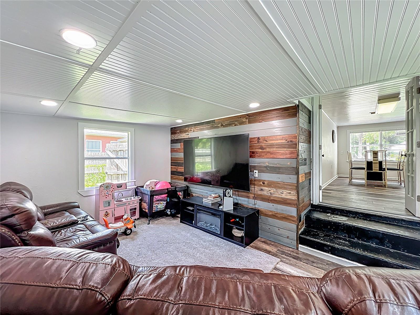 Image 9 of 17 For 2542 Palmetto Avenue