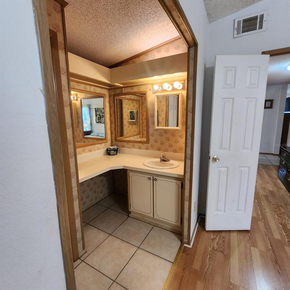 Image 38 of 43 For 1012 Parker Place