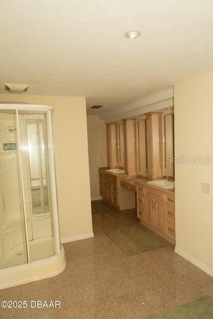 Image 13 of 23 For 829 Beach Street