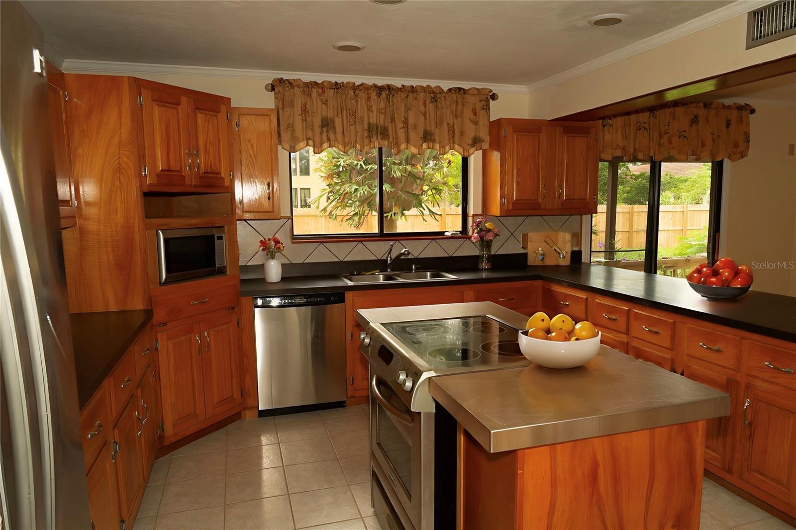 Image 7 of 23 For 829 Beach Street