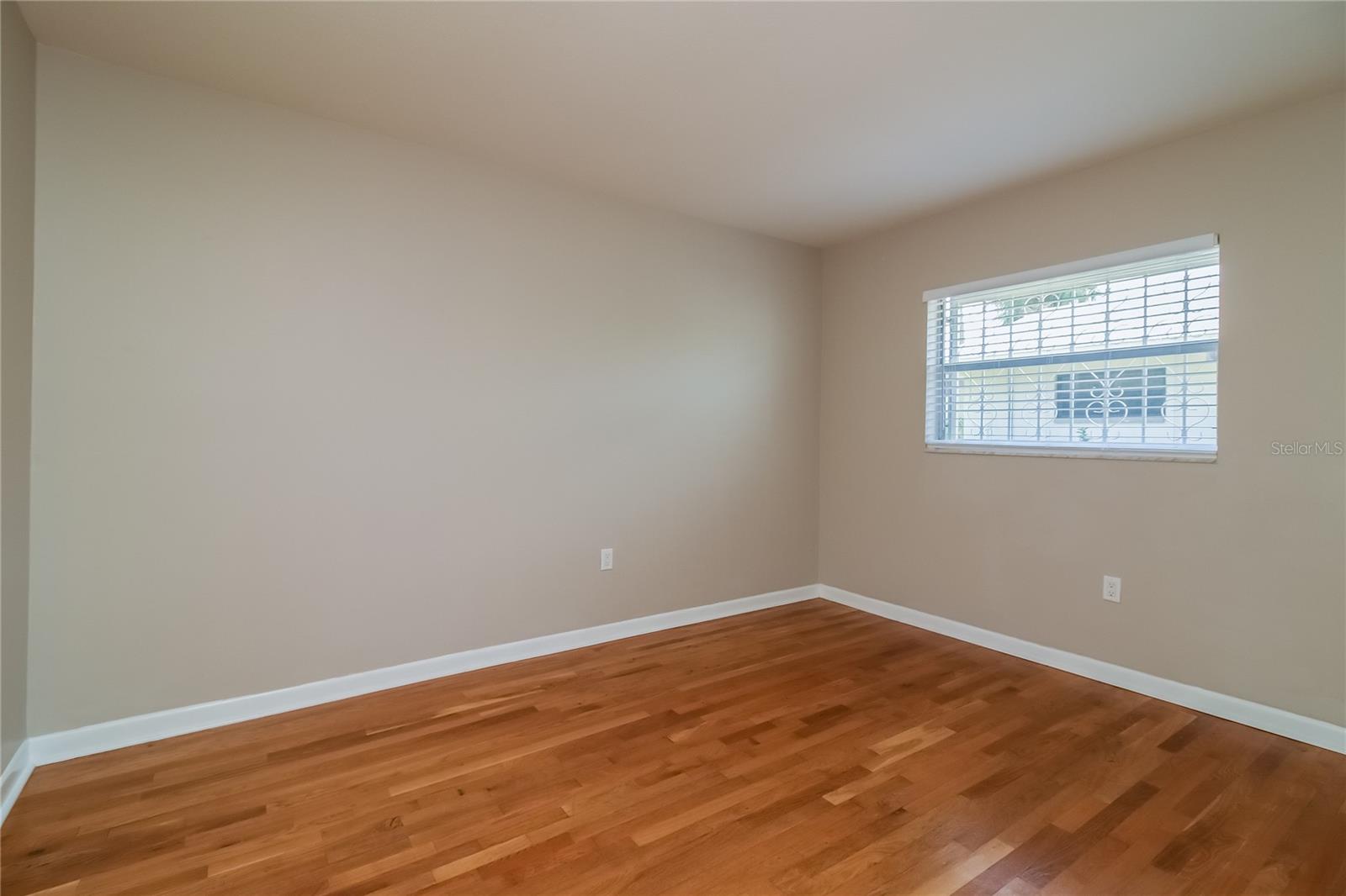 Image 10 of 16 For 804 Greenbriar Drive
