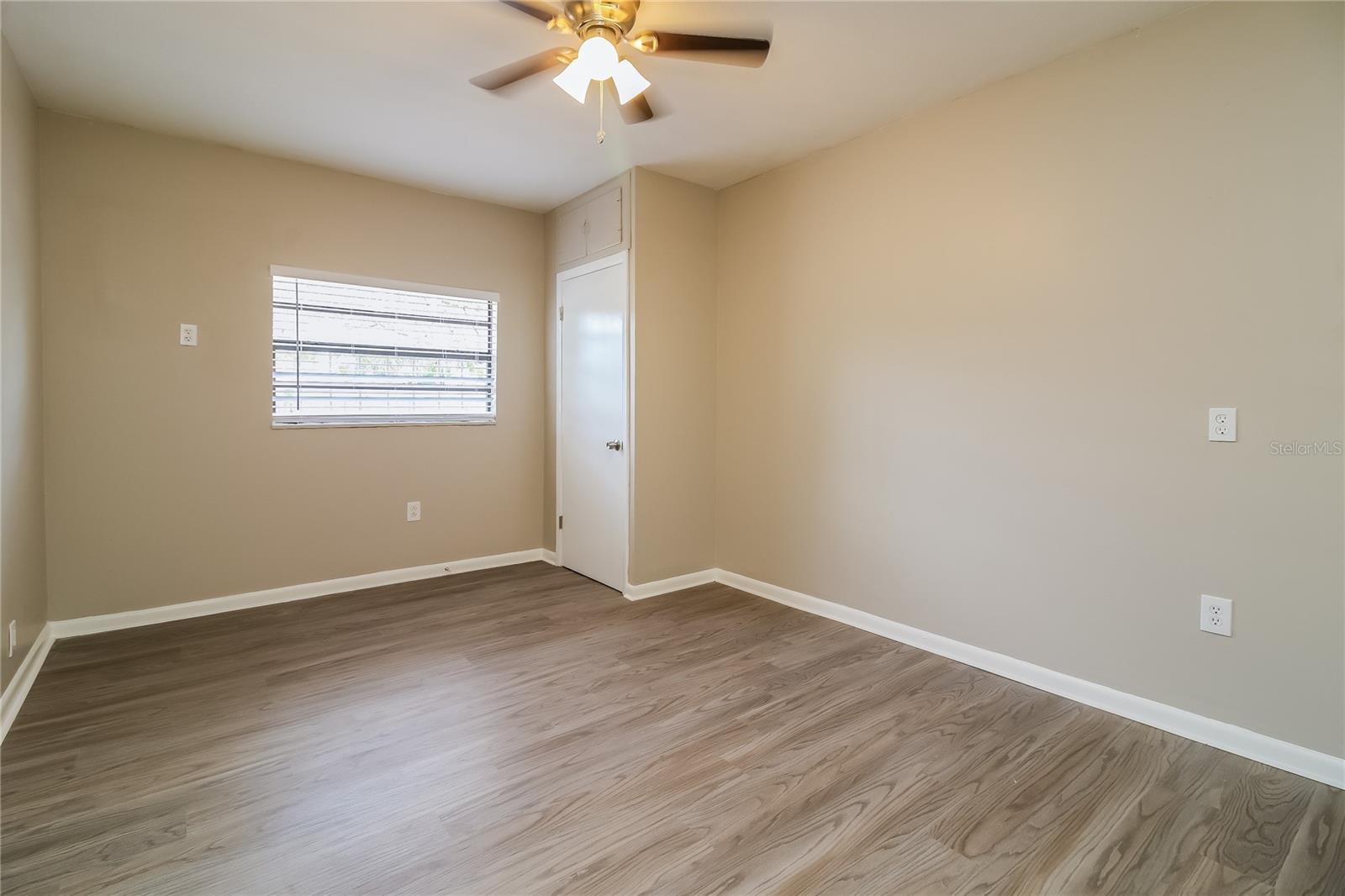 Image 12 of 16 For 804 Greenbriar Drive