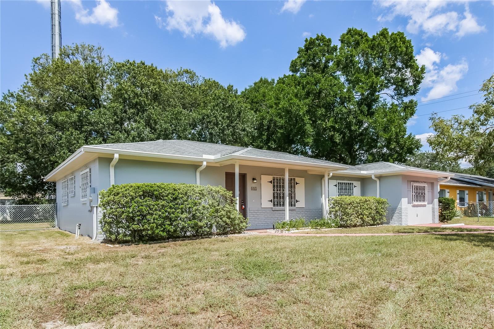 Image 3 of 16 For 804 Greenbriar Drive