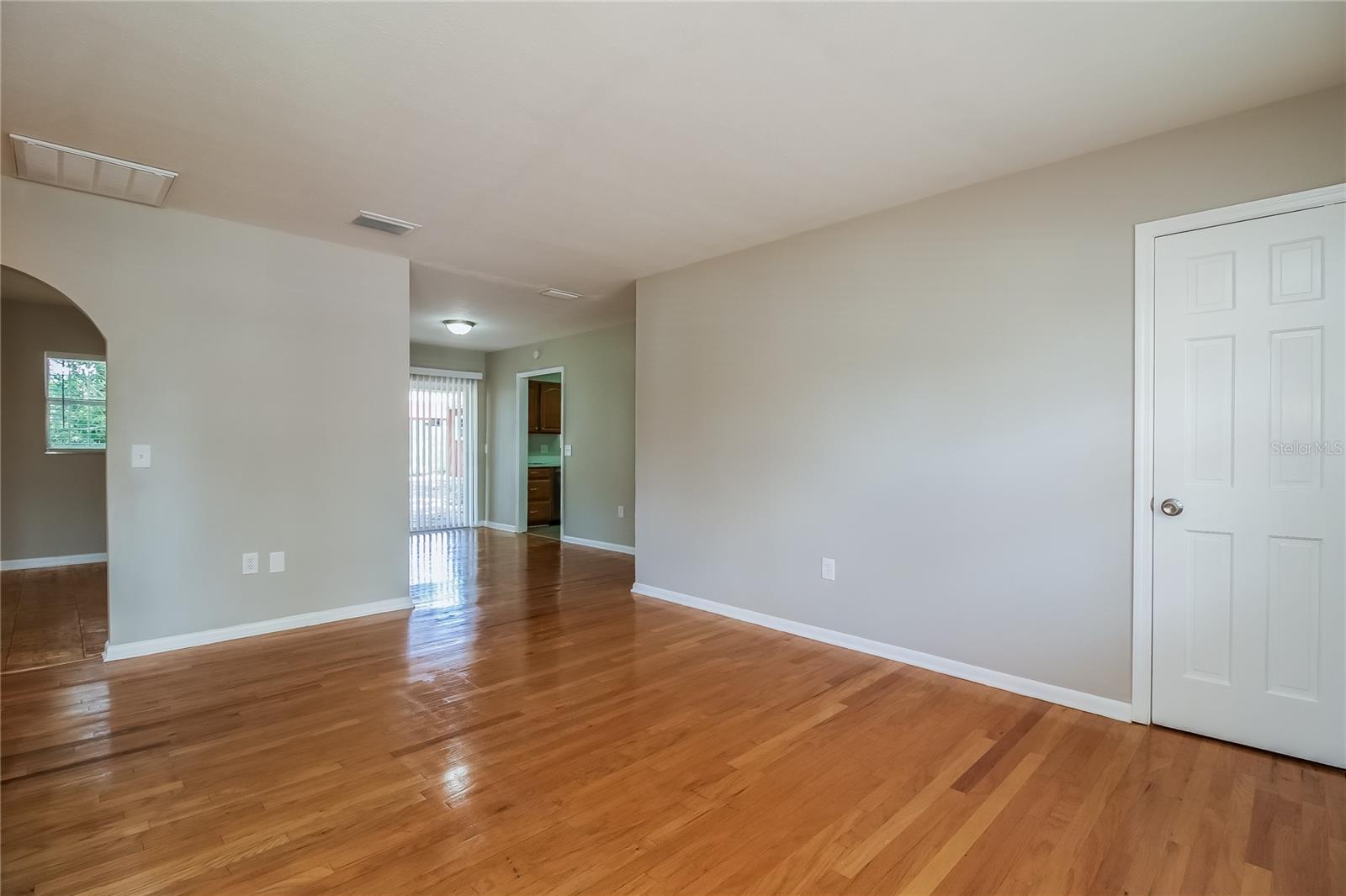 Image 4 of 16 For 804 Greenbriar Drive