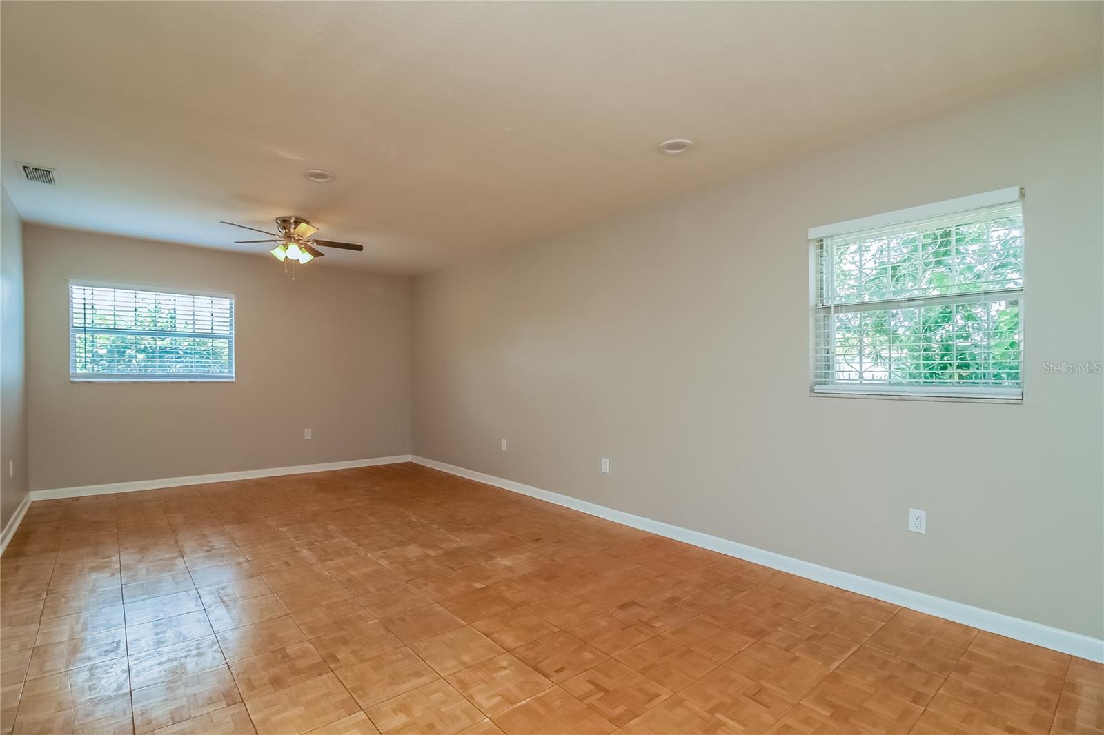 Image 7 of 16 For 804 Greenbriar Drive