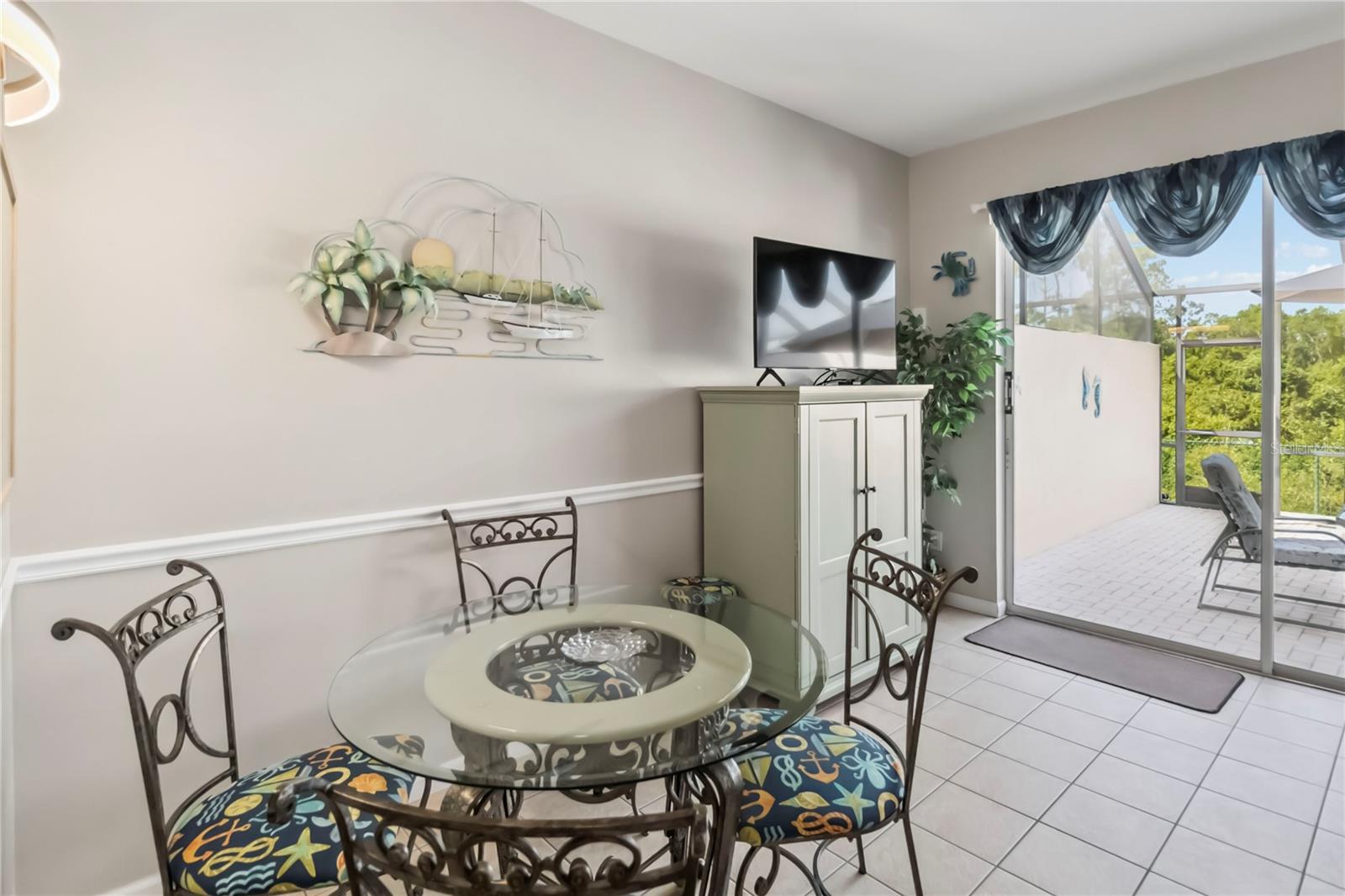 Image 4 of 31 For 2382 Silver Palm Drive E