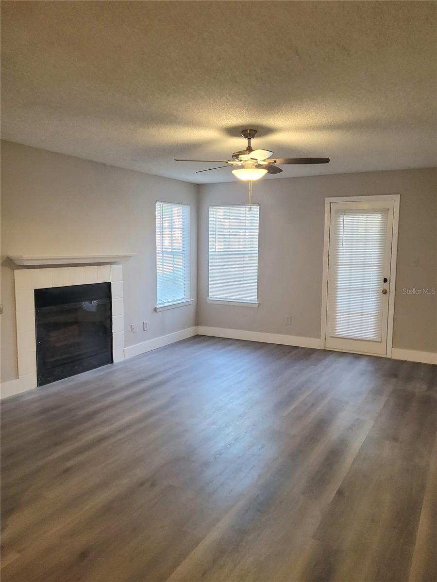 Image 3 of 25 For 4400 Thornbriar Lane A103
