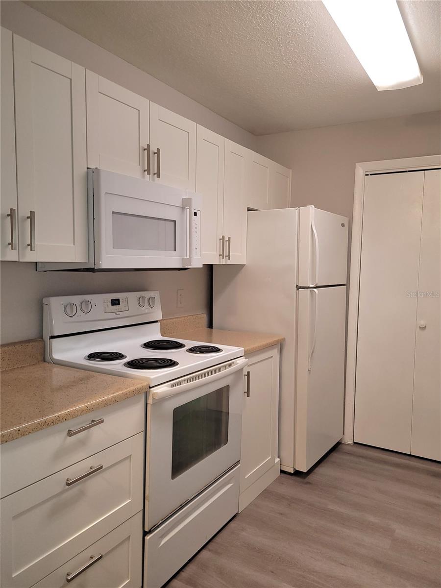 Image 6 of 25 For 4400 Thornbriar Lane A103