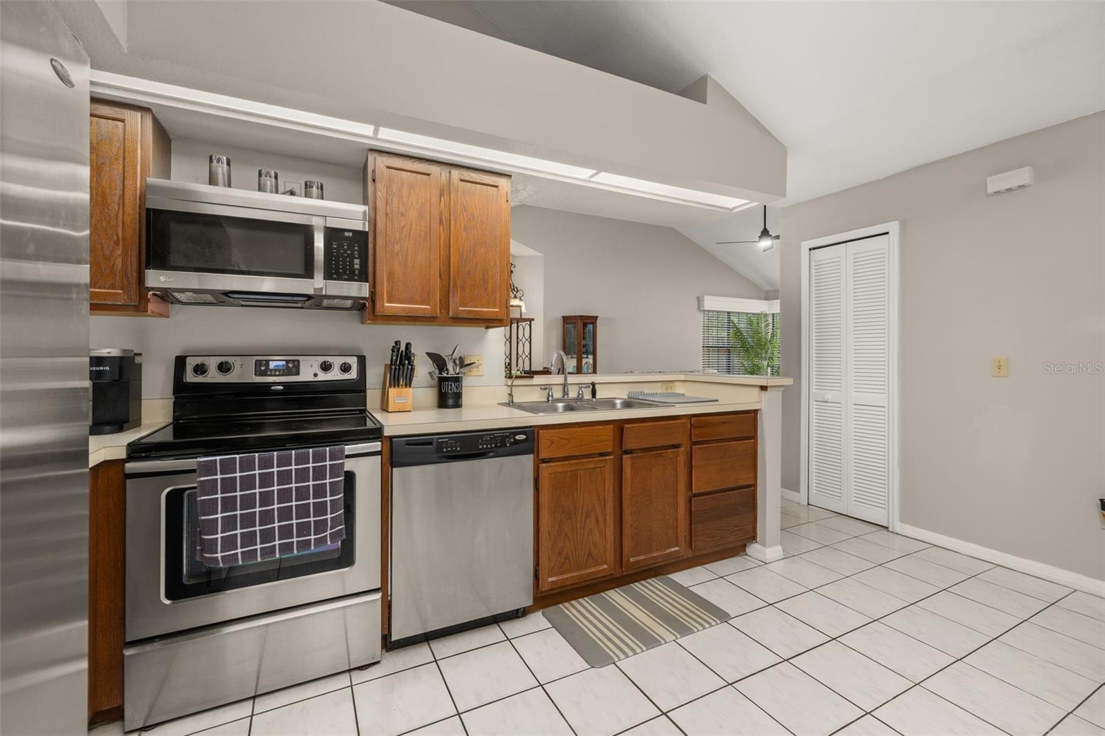 Image 17 of 73 For 2259 Doulton Drive