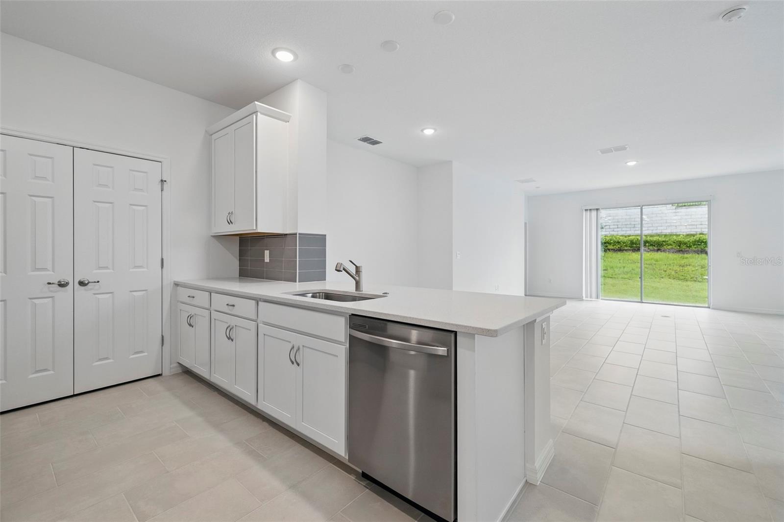 Image 4 of 14 For 27476 Black Kite Avenue