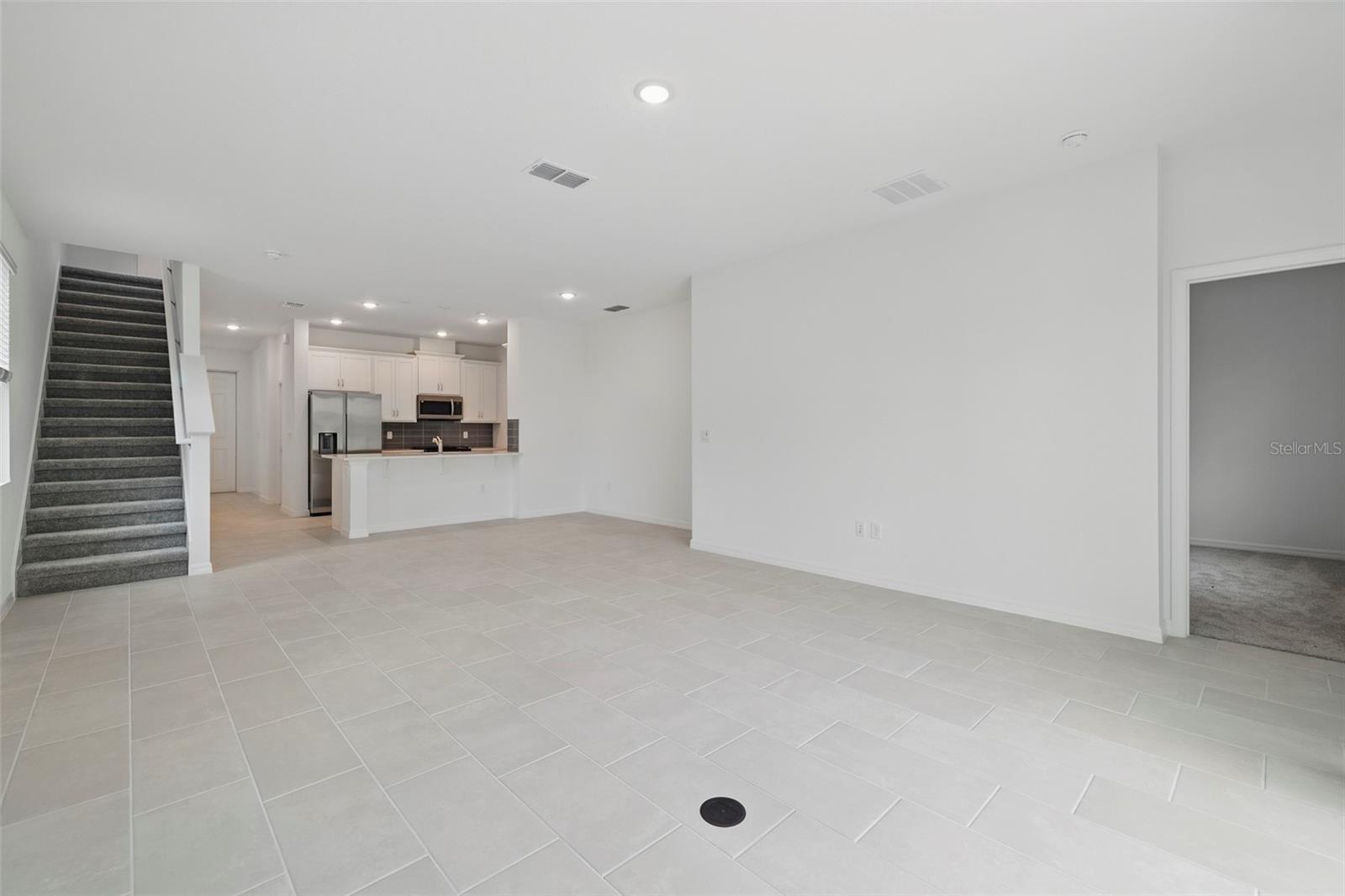 Image 5 of 14 For 27476 Black Kite Avenue
