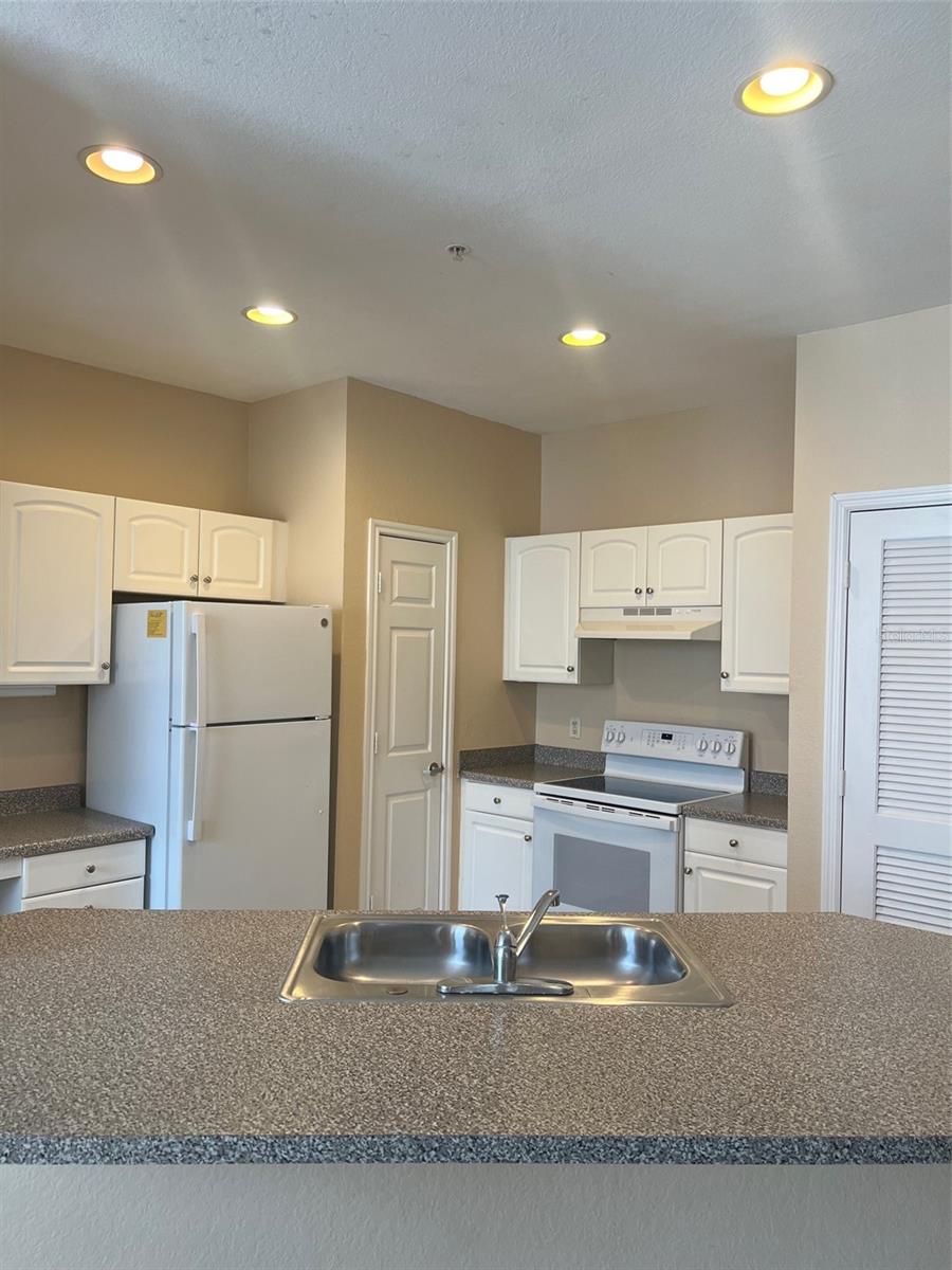 Image 2 of 16 For 860 Orange Avenue 429