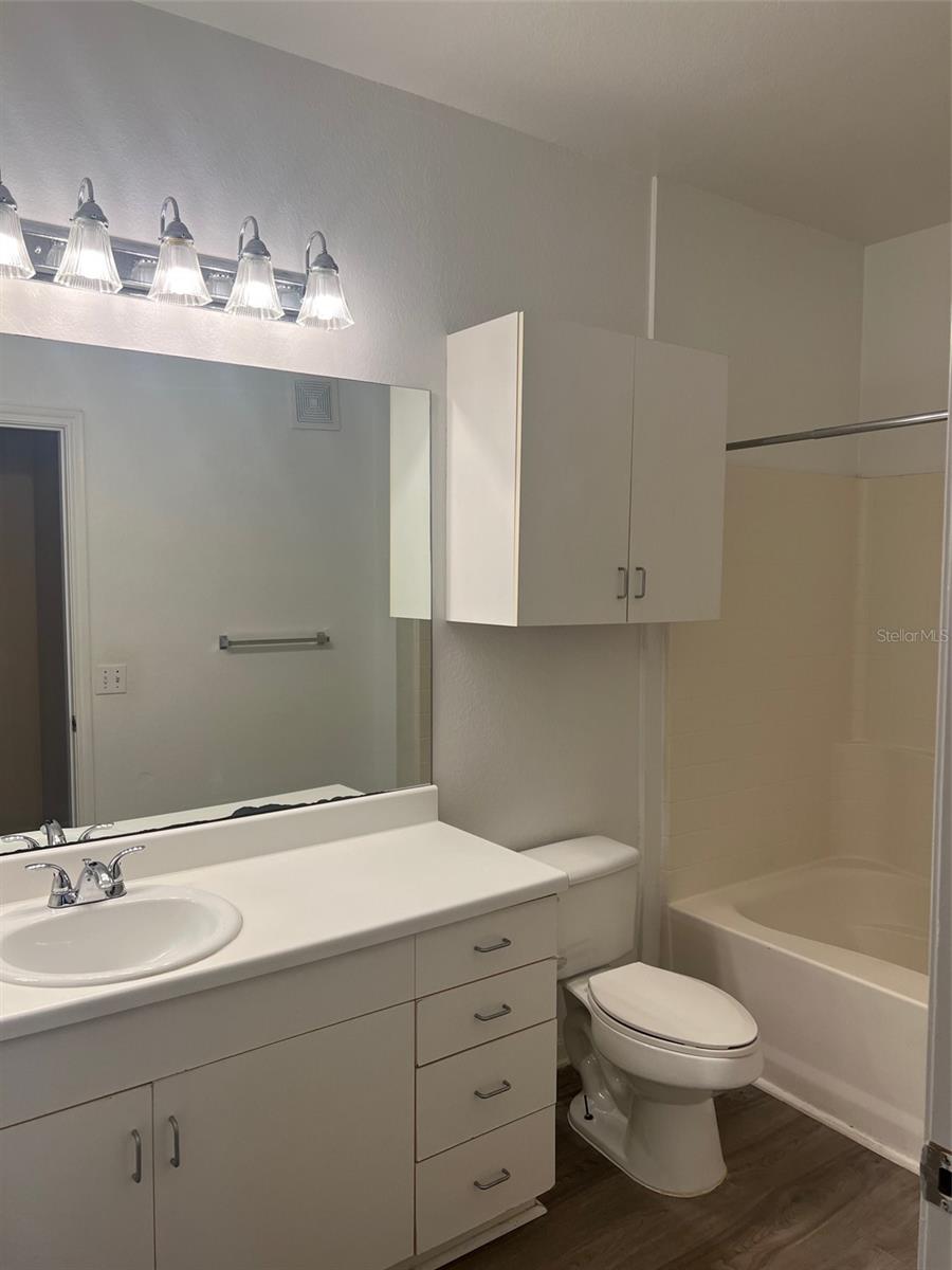 Image 9 of 16 For 860 Orange Avenue 429