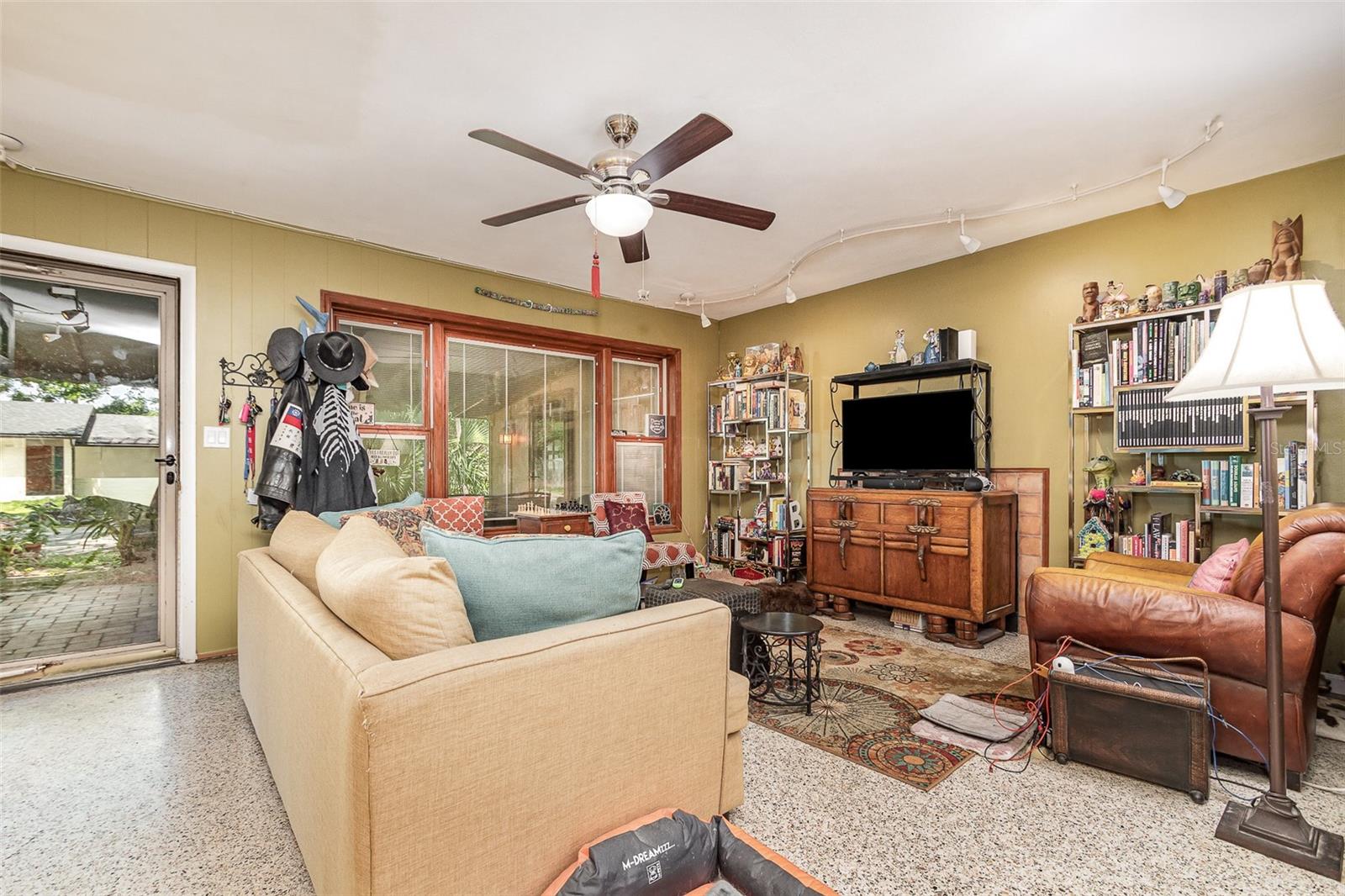 Image 4 of 26 For 610 Forest Drive