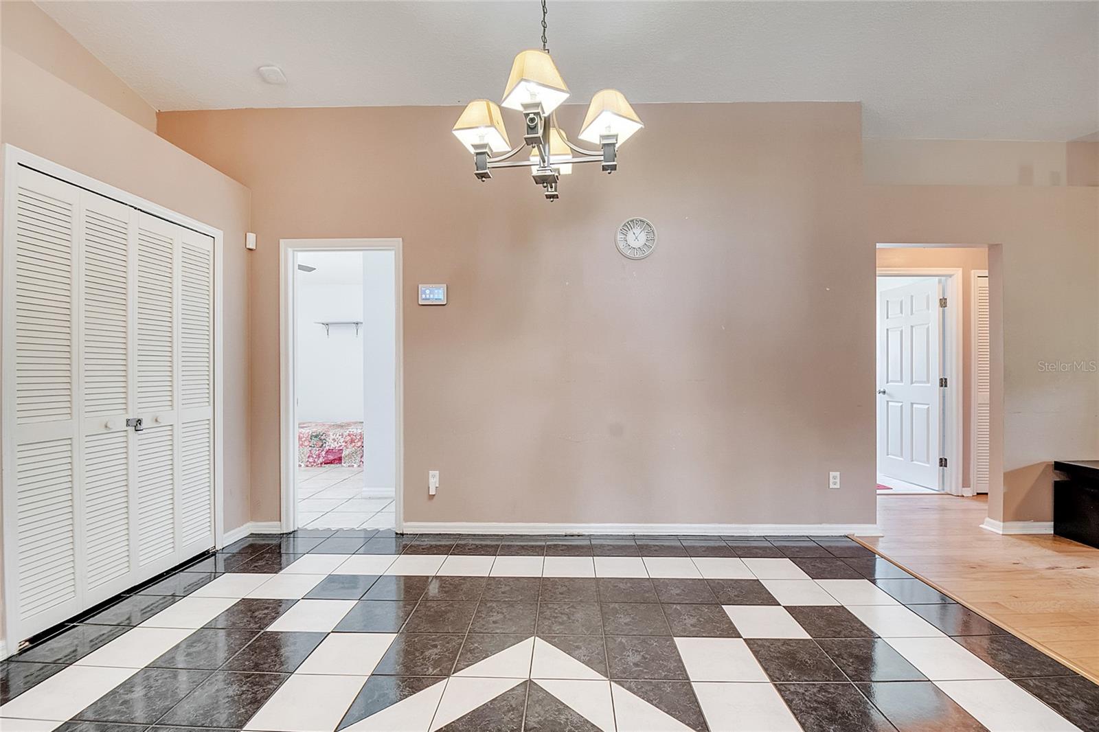 Image 4 of 17 For 6215 Brookhill Circle