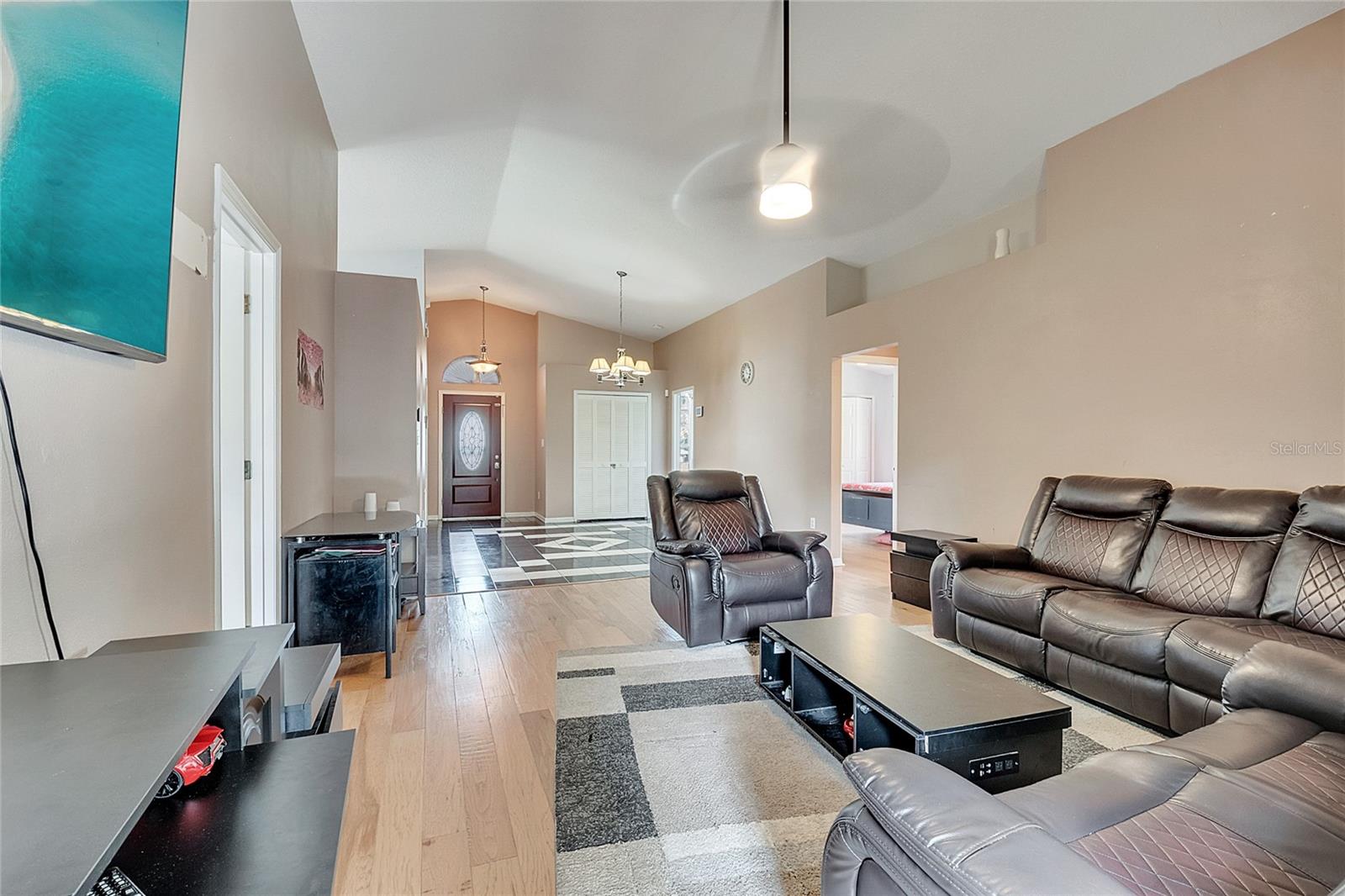 Image 5 of 17 For 6215 Brookhill Circle