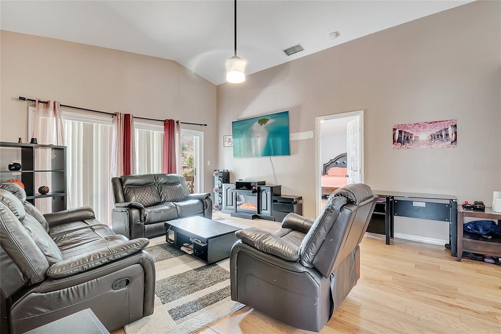 Image 6 of 17 For 6215 Brookhill Circle