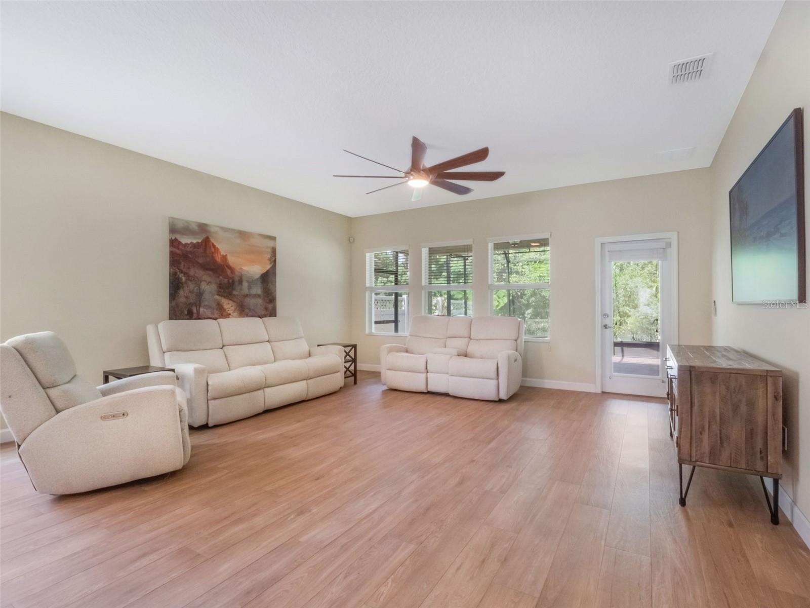 Image 13 of 33 For 13254 Penshurst Lane