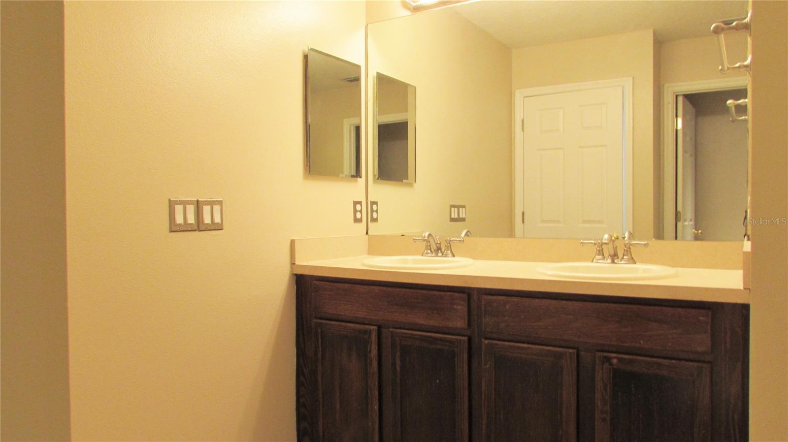 Image 11 of 15 For 9434 Silver Buttonwood Street
