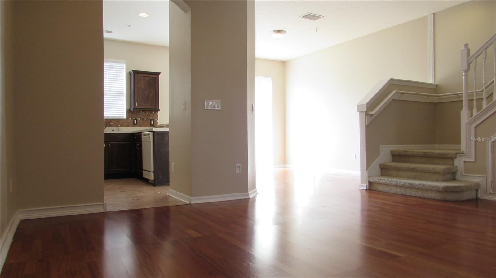 Image 3 of 15 For 9434 Silver Buttonwood Street