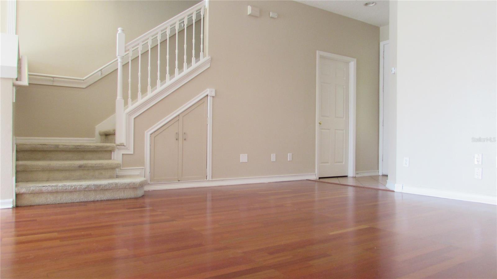 Image 5 of 15 For 9434 Silver Buttonwood Street